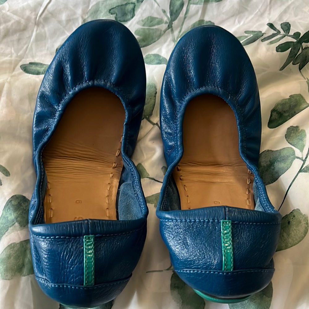 Royal blue tieks